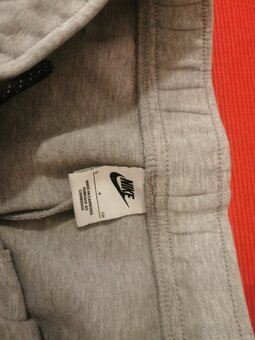 Krásne Nike teplaky sivé - 2