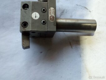 nastavitelny držiak - 2