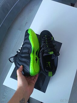 Nike Air Foamposite One "Black Volt" - 2