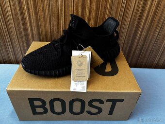 YEEZY BOOST 350 V2 ONYX/ONYX/ONYX 44 2/3 - 2