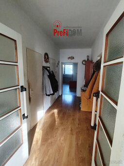 PREDAJ 3 izbový RD štvorec v meste Šurany - centrum. - 2