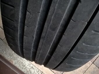 4 ks LETNÉ 245/40 R19 94W PIRELLI cca 5-6 mm 140-€/sada - 2