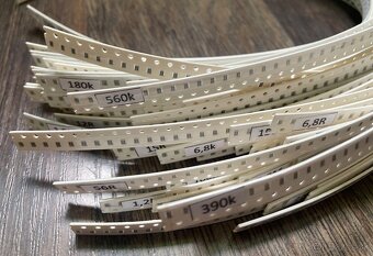 SMD rezistory 0805 - sada 85 hodnôt - 2