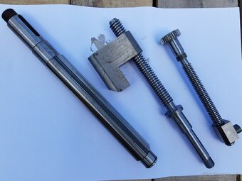 Predám náhradné diely na hrotové  sústruhy - 2