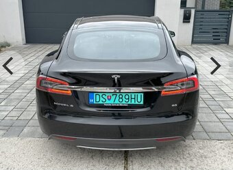 Tesla S - 2