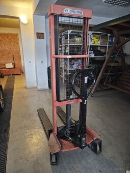 Manuálny vysokozdvižný vozík - 2