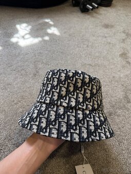 Klobuk Dior - 2