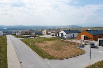 PREDAJ STAVEBNÝ POZEMOK  NA GOLFOVOM IHRISKU, MALÝ SLAVKOV - 2