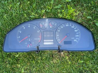 Budíky Audi a4 b5 1.8 T - 2