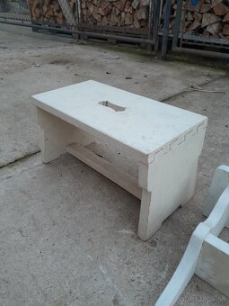 Predám sedačku a poličku - 2