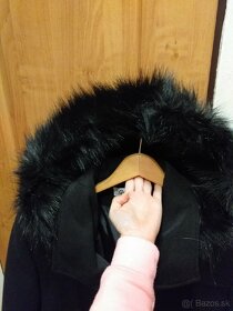 Čierny kabát s kapucňou - 2