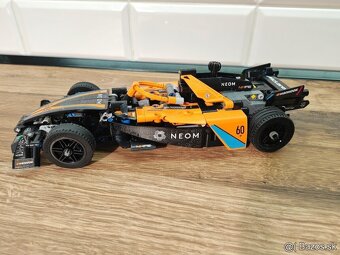 Predám lego 42169 NEOM MCLAREN FORMULA RACE,komplet - 2