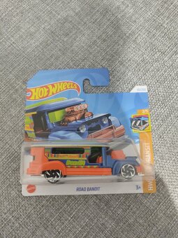 Hot Wheels autíčka - autobusy - 2