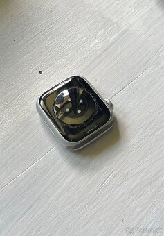 Apple Watch Series 8 41mm GPS – 3 remienky – výborný stav - 2