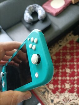 Nintendo Switch Lite nefunkčná - 2