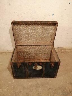 stara truhlica-kufor-bedna..a ine. - 2