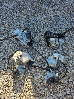 VW Touran,Passat B6 elektr.sťahovanie okien,Zámky dverí - 2