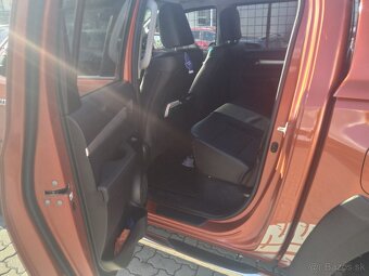 Toyota hilux 2.8 a/t koža  dph - 2