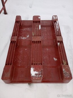 Predám plastové palety extra pevné - 2