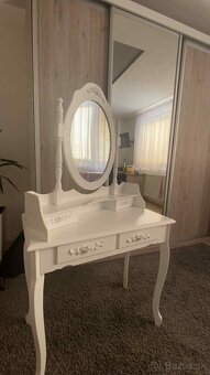 Kozmetický stolík - 2