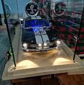 FORD MUSTANG 1:8 - 2