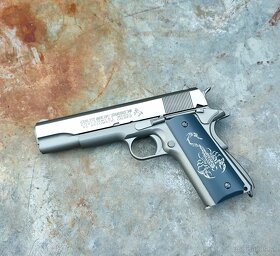 Colt 1911 pažbičky klasický tvar Škorpion - 2