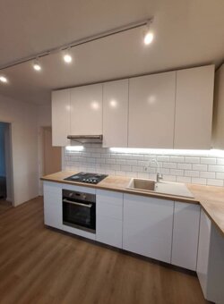 Na prenájom prerobený 2-izbový tehlový byt s balkónom - 2