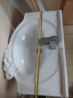 Umyvadlo so skrinkou batériou a zrkadlovku.skrinou DOHODA - 2