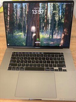 Apple MacBook Pro 16" - 2