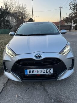 Toyota Yaris Hybrid 1.5 Comfort + Style + Tech - 2