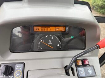 Zemědělský traktor Kubota L5740, rok výroby 2012. 5500 motoh - 2