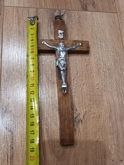Drevený závesný kríž - 2