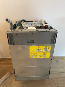 Vstavana umyvacka riadu AEG (45cm) - 2