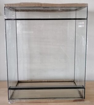 Väčšie terárium orientované na výšku - 2