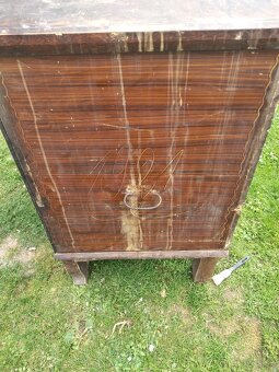 Predam starozitnu komodu 1921 - 2