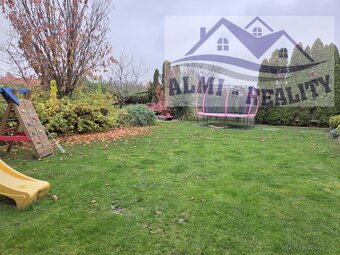 Rodinný dom s garážou - 2