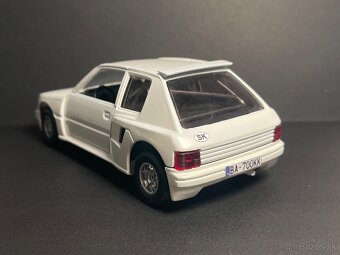 Peugeot 205 TURBO 1:25 BBurago - 2