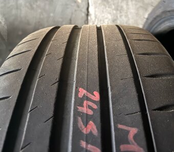 245/40 R19 Michelin Pilot Sport 4S - 2