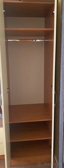 Vešiaková skriňa s policami - 2