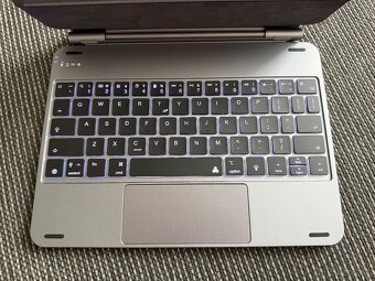 Obal s klávesnicou pre Apple iPad Pro 11" - 2