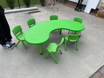 Detsky stol so stolickami - 2