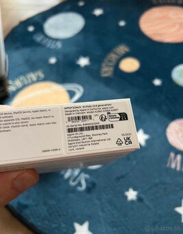 Apple AirPods (3. generácie) s Lightning nabíjacím puzdrom - 2