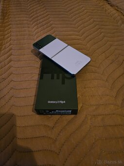 Samsung Z Flip 4 - 2