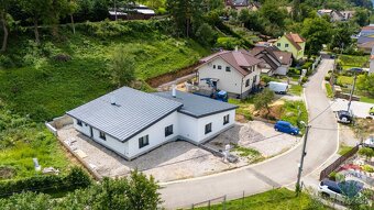 SKOLAUDOVANÉ - na predaj novostavba 4-izbový rodinný dom Tre - 2