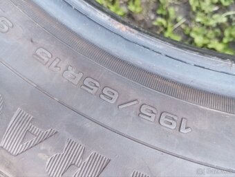 2x Zimné goodyear 195/65 R15 - 2