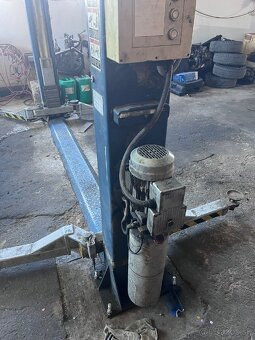Dvojstlpový zdvihák 3.5t hydraulický - 2