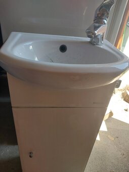 Umyvadlo, umyvadlová skrinka, vodovodná batéria - 2