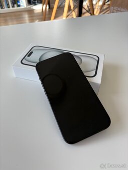 Apple iPhone 15, čierny, 128 GB - 2
