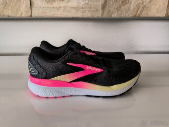 BROOKS GHOST 16 Pôvodná cena: 149,90EUR Bežecké Tenisky - 2
