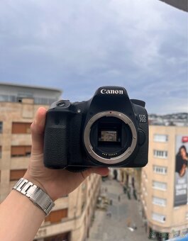 Predám Canon EOS 70D (menší technický nedostatok) - 2